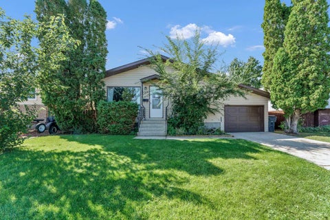 Photo of 339 Ross Glen Drive SE, Medicine Hat, AB T1B 1Y3 (MLS # A2344264)