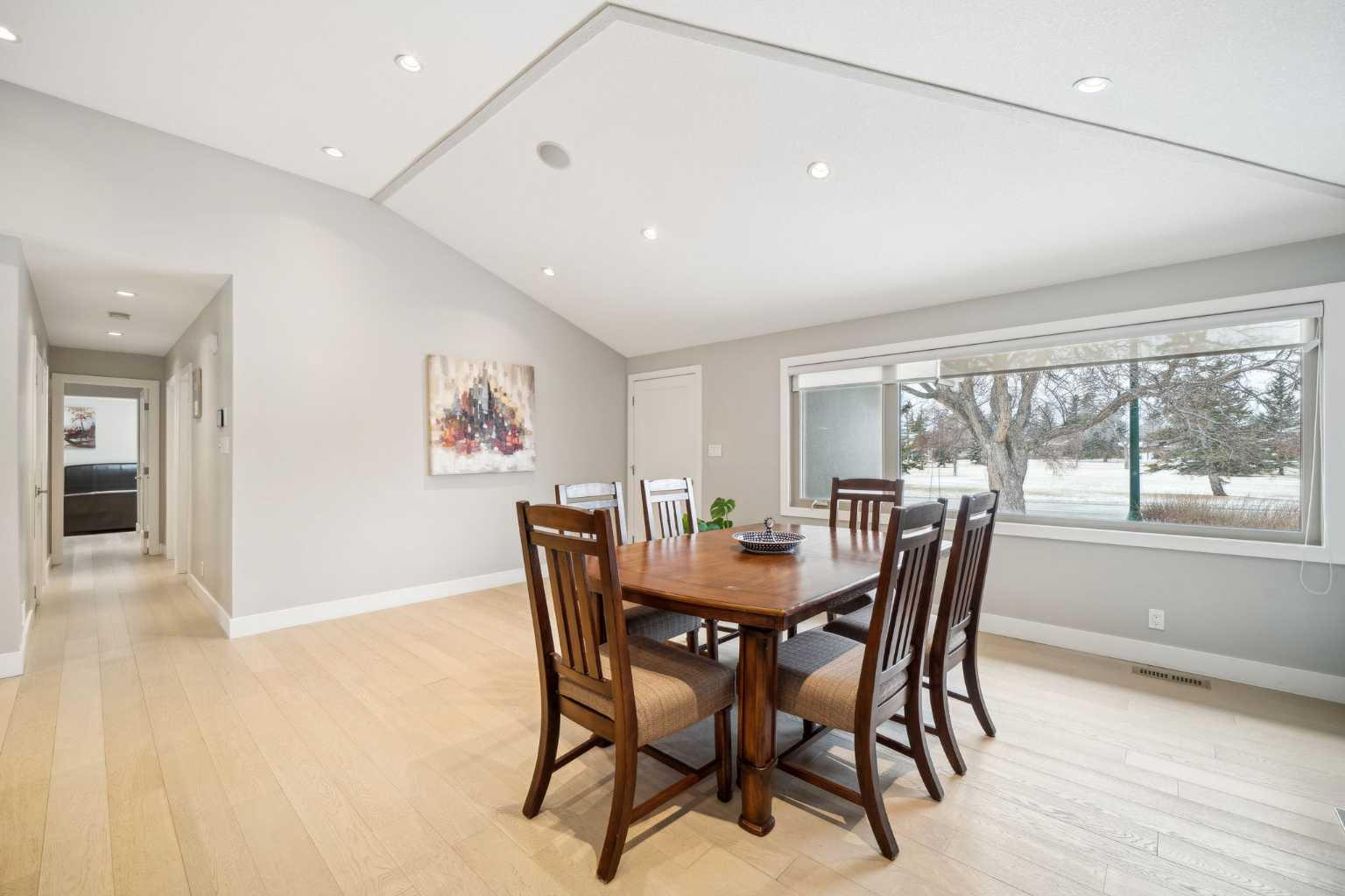 16 MEADOWLARK Crescent SW