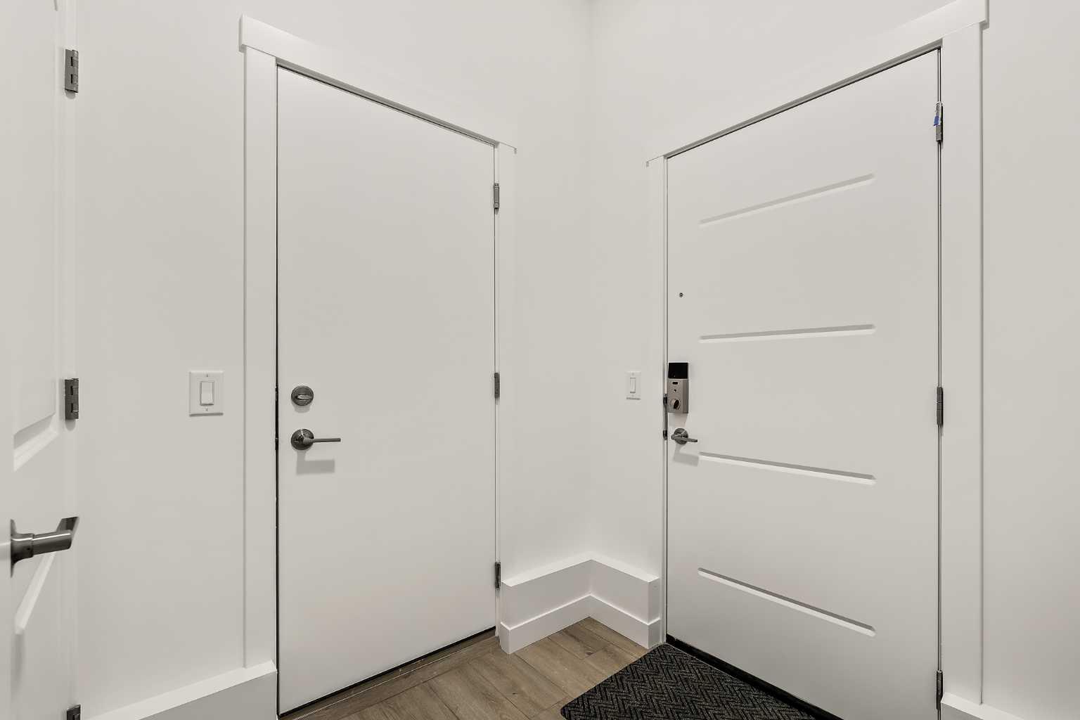 717 Sovereign Common SW