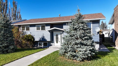 Photo of 658 50A Avenue W, Claresholm, AB T0L 0T0 (MLS # A2352101)