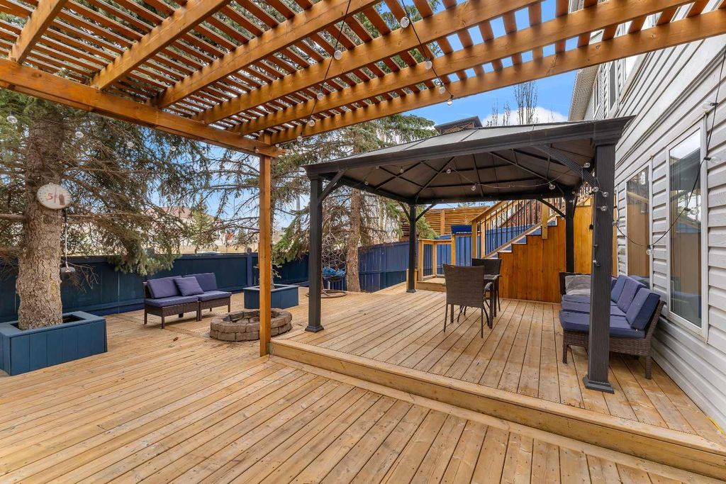 Photo of 44 Douglas Glen Crescent SE, Calgary, AB T2Z 3M6 (MLS # A2306218)