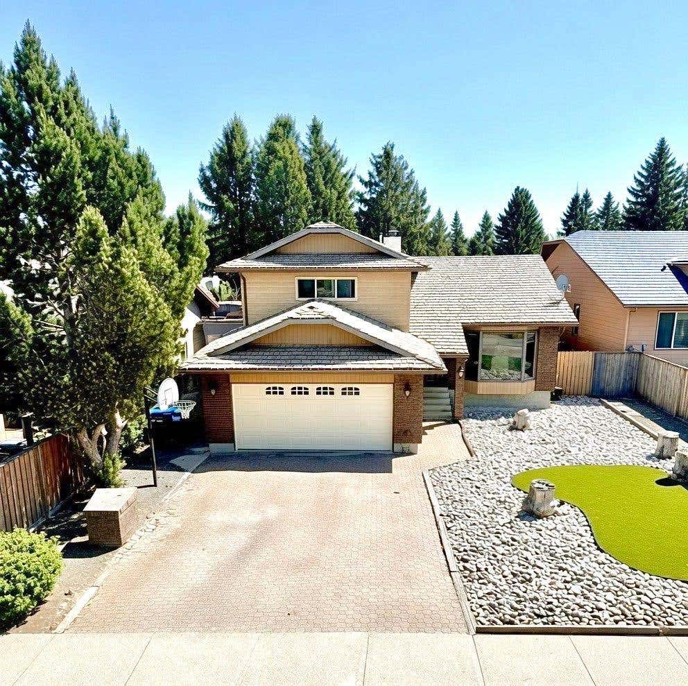 Photo of 42 Ridgewood Boulevard W, Lethbridge, AB T1K 6B9 (MLS # A2337724)