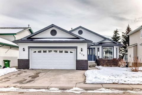 228 Woodside Crescent NW Airdrie AB T4B 2G8