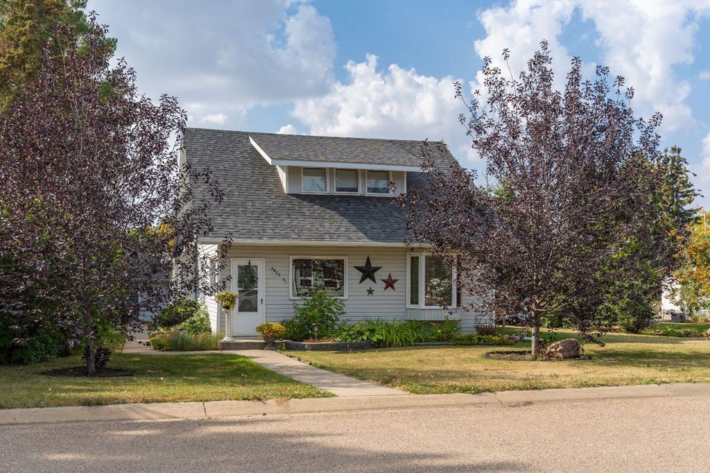 Photo of 4825 51 Street, Sedgewick, AB T0B 4C0 (MLS # A2283756)