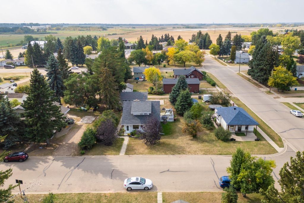 Photo of 4825 51 Street, Sedgewick, AB T0B 4C0 (MLS # A2283756)
