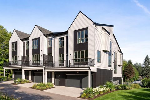 604 Sovereign Common SW Calgary AB T3C 3Y3