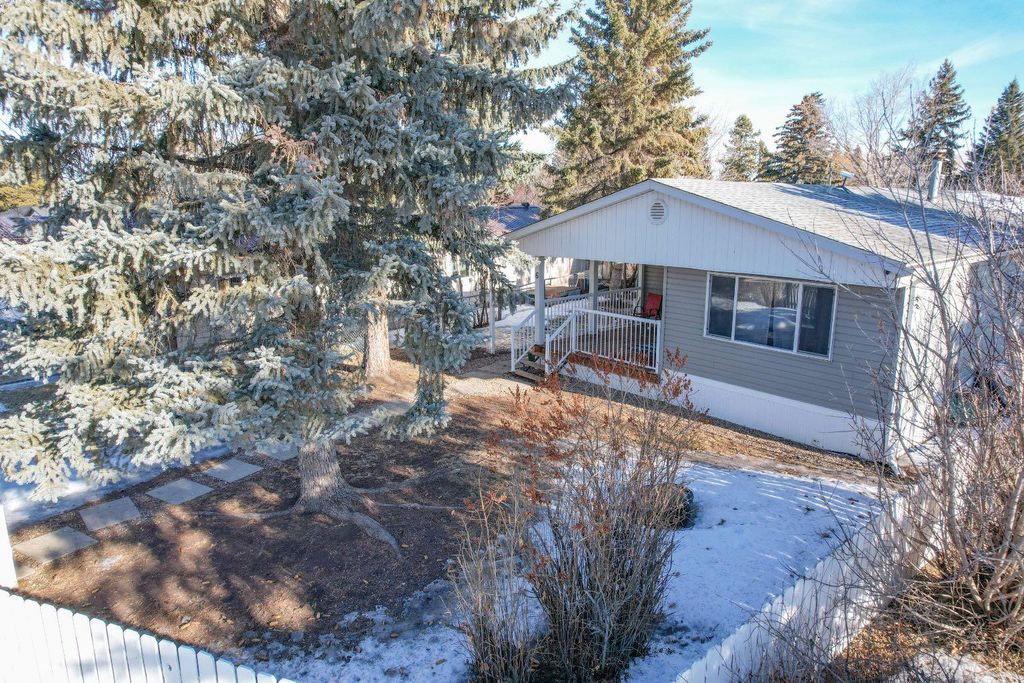 Photo of 6 49A Street Close, Alix, AB T0C 1B0 (MLS # A2286003)