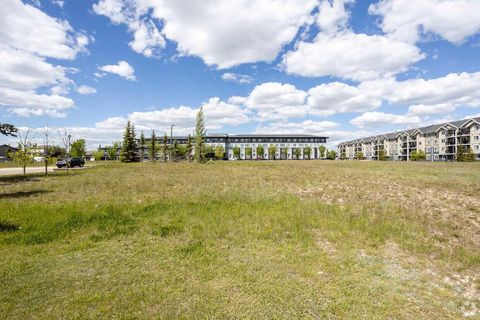 2660 22 Street 2 Red Deer AB T4R 0K8
