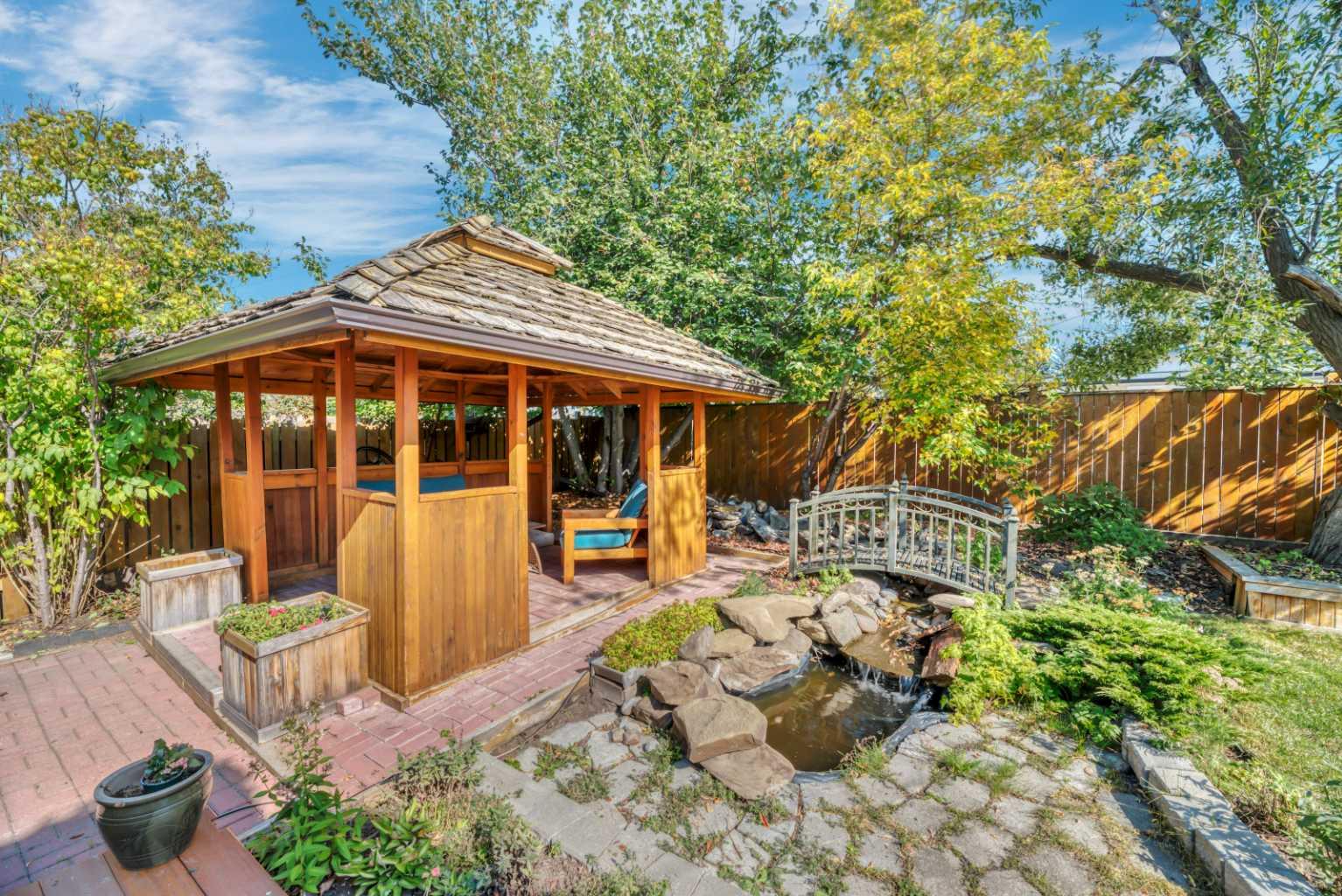 233 Thornbriar Green