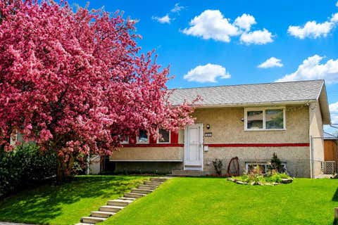 Photo of 3232 Doverville Crescent SE, Calgary, AB T2B 1T9 (MLS # A2318164)