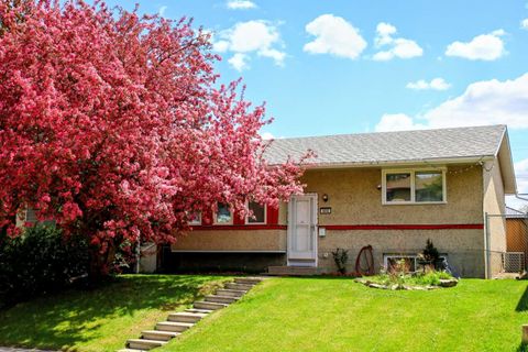 Photo of 3232 Doverville Crescent SE, Calgary, AB T2B 1T9 (MLS # A2318164)