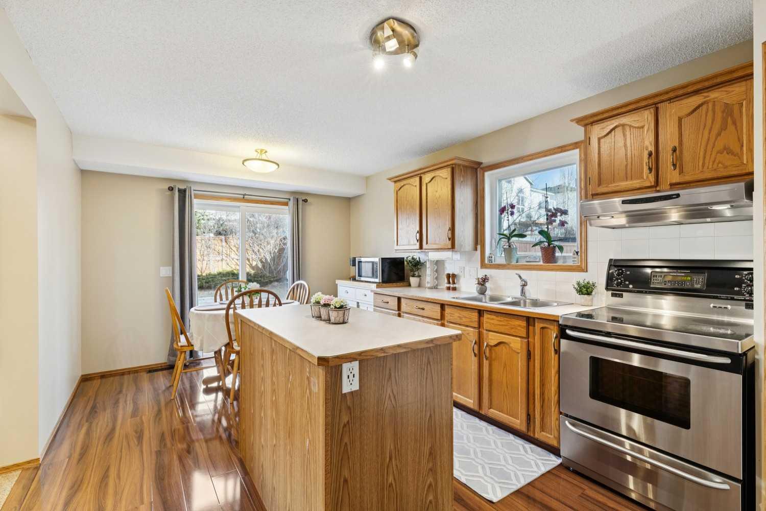 70 Tuscarora Close NW