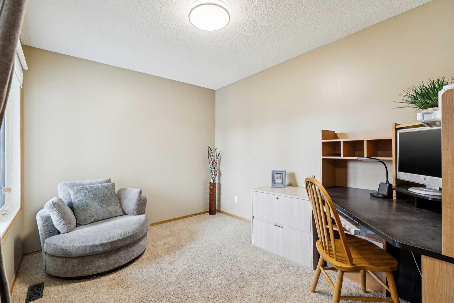 70 Tuscarora Close NW