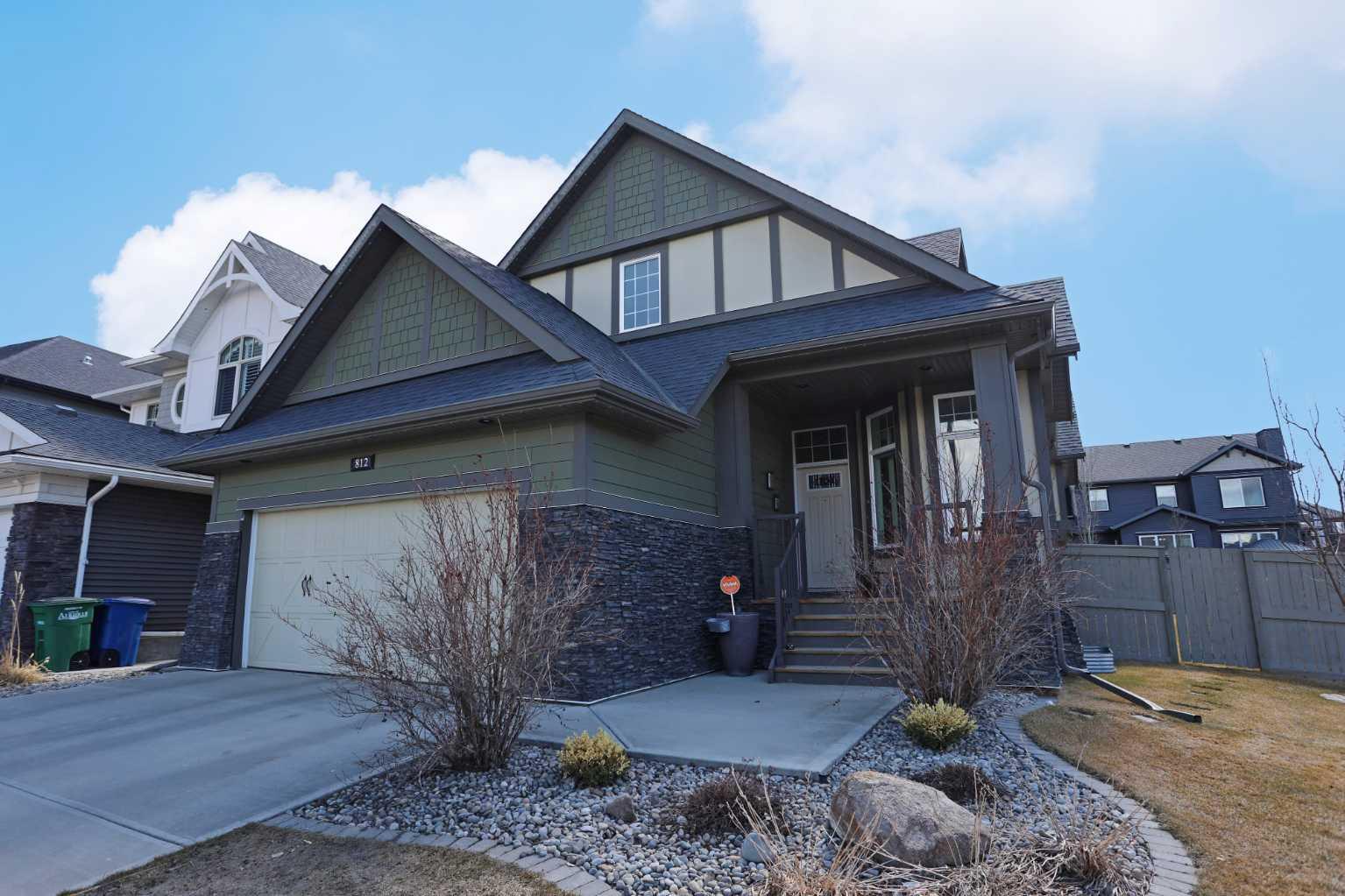 812 Coopers Crescent SW