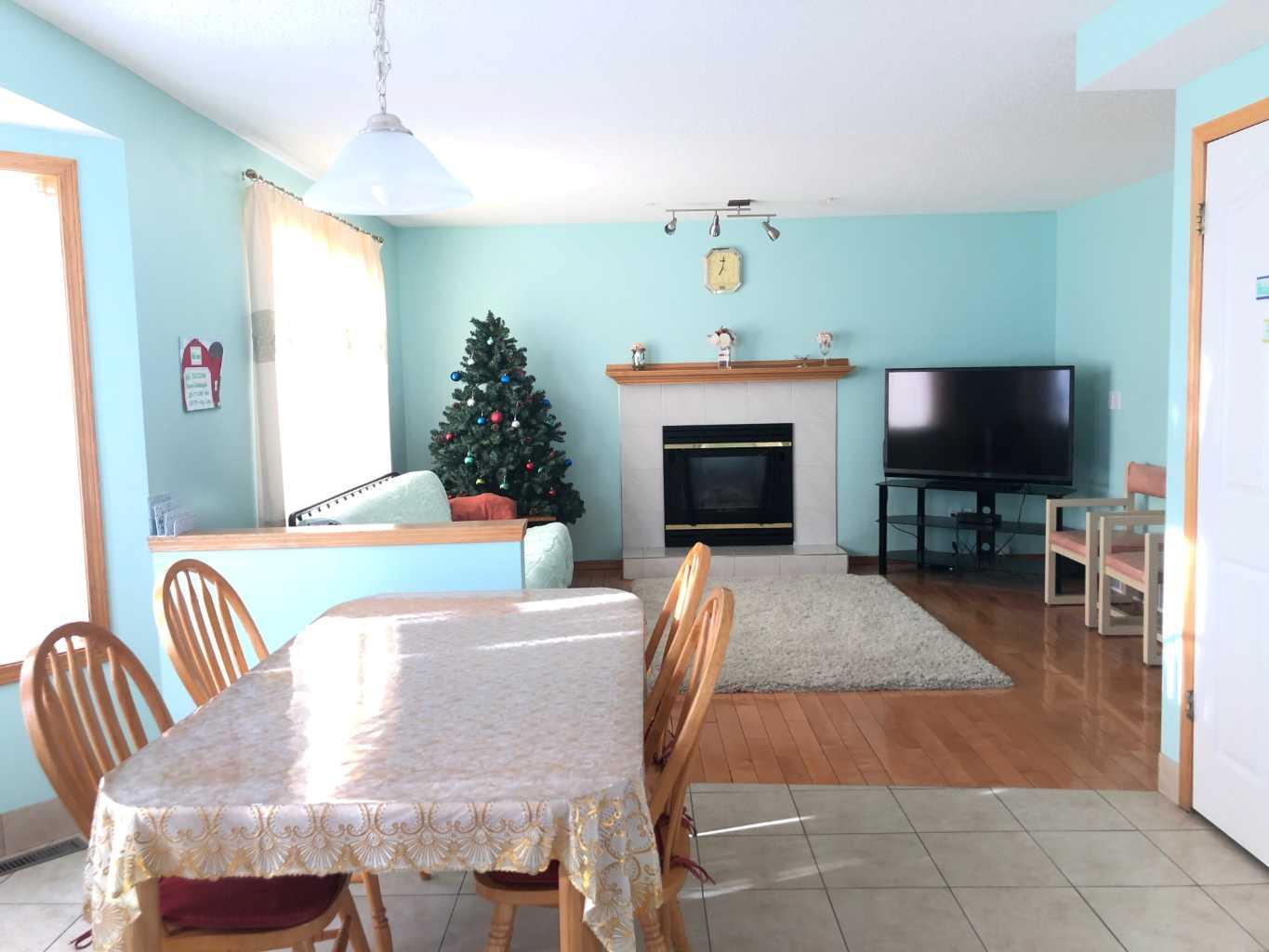 264 hawkmount Close