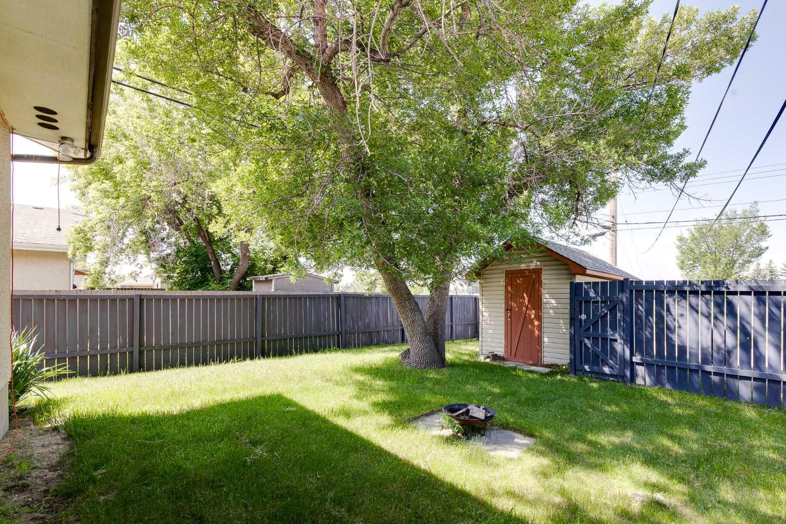 933 Marcombe Drive NE