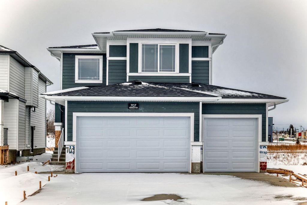 Photo of 707 Mandalay Avenue, Carstairs, AB T0M 0N0 (MLS # A2292567)