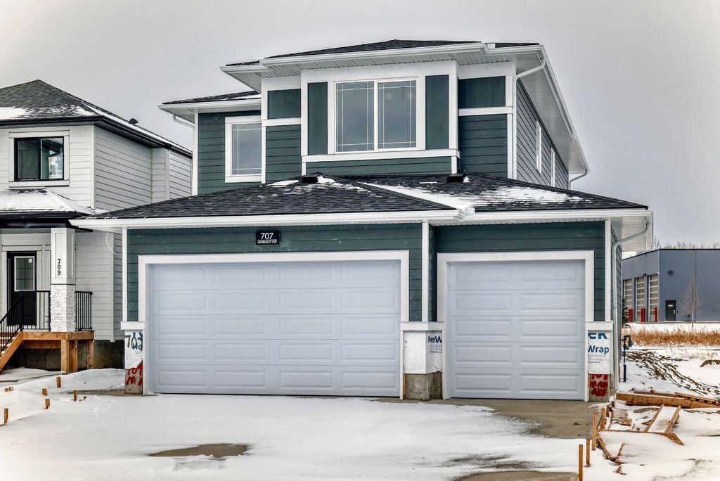 Photo of 707 Mandalay Avenue, Carstairs, AB T0M 0N0 (MLS # A2292567)