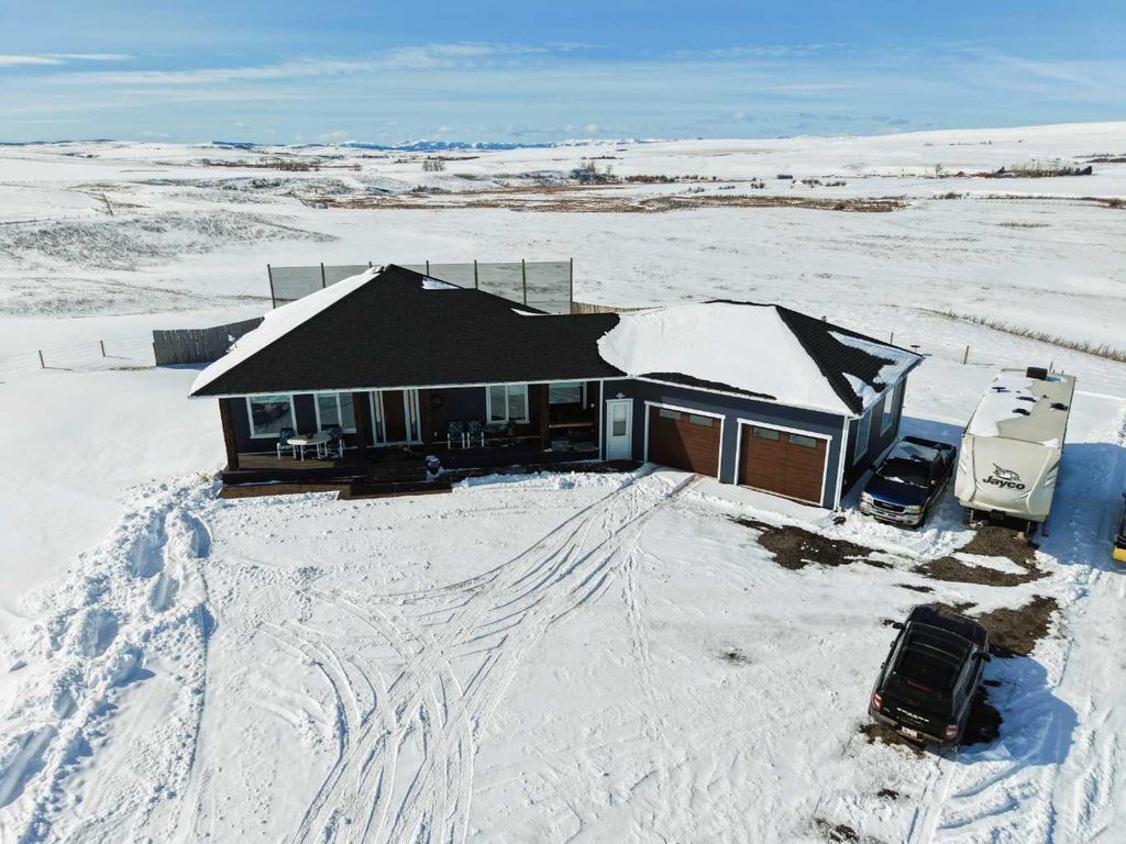 Photo of 295043 722 Avenue E, Rural Willow Creek No. 26, M.D. of, AB T0L 1R0 (MLS # A2293730)