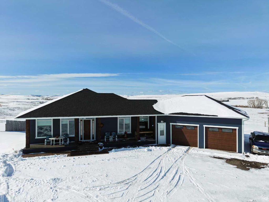 Photo of 295043 722 Avenue E, Rural Willow Creek No. 26, M.D. of, AB T0L 1R0 (MLS # A2293730)