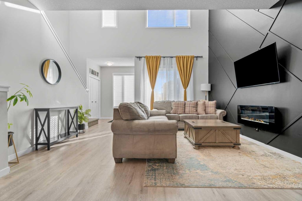 111 WOLF CREEK MANOR SE, CALGARY, AB T2X 4A1 - Image 2794902988.jpeg?d=l