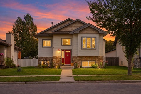 Photo of 44 Inglewood Drive, Red Deer, AB T4R 0B8 (MLS # A2346703)