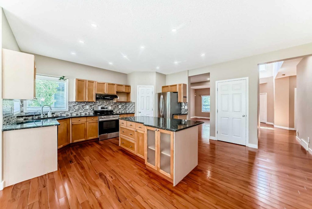 Photo of 10 Hidden Creek Heights NW, Calgary, AB T3A 6K8 (MLS # A2344902)