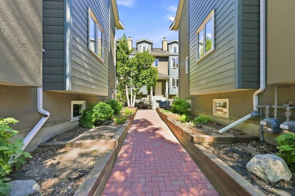 Photo of 110 10 Avenue NE #12, Calgary, AB T2E 0W7 (MLS # A2342042)
