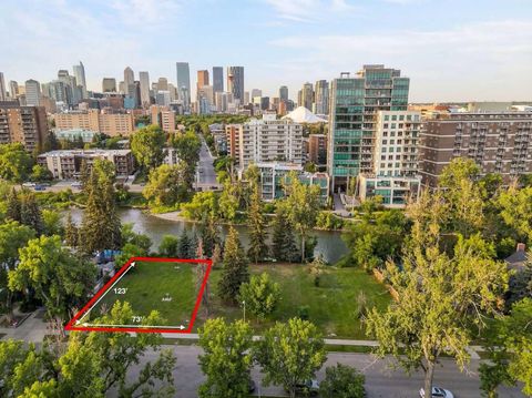 122 Roxboro Road SW Calgary AB T2S 0R3