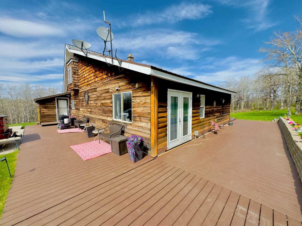 Photo of 2127 TWP Rd 7-3A, Lundbreck, AB T0K 1H0 (MLS # A2309881)