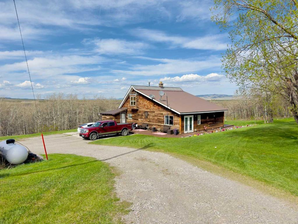 Photo of 2127 TWP Rd 7-3A, Lundbreck, AB T0K 1H0 (MLS # A2309881)
