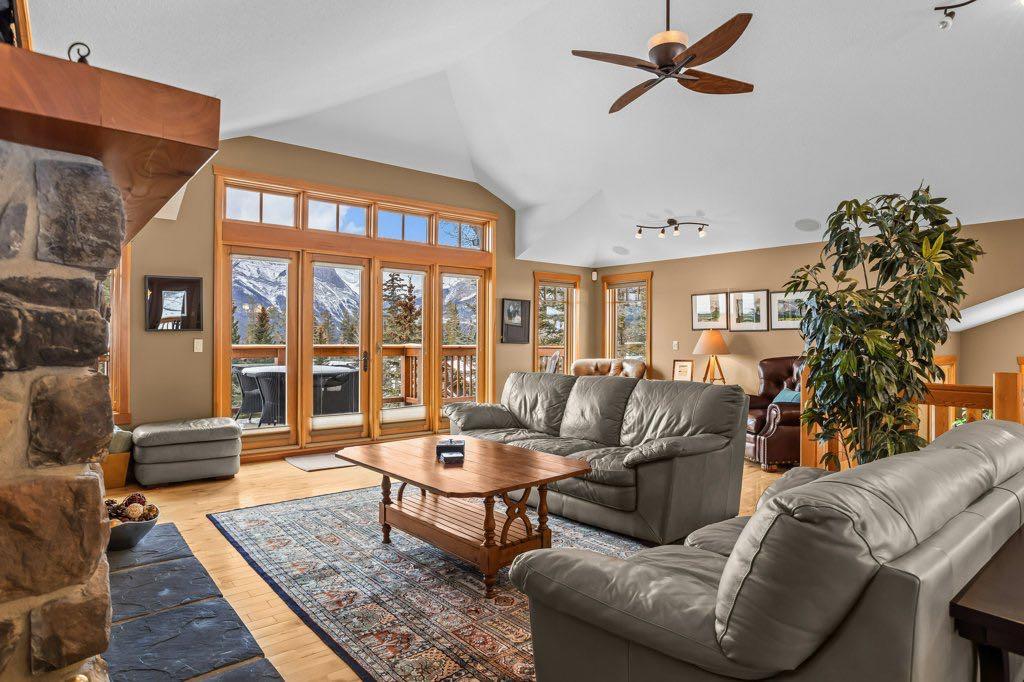 104 Stone Creek Place S