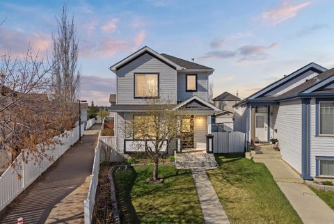 Photo of 49 Evermeadow Manor SW, Calgary, AB T2Y 4W8 (MLS # A2308667)
