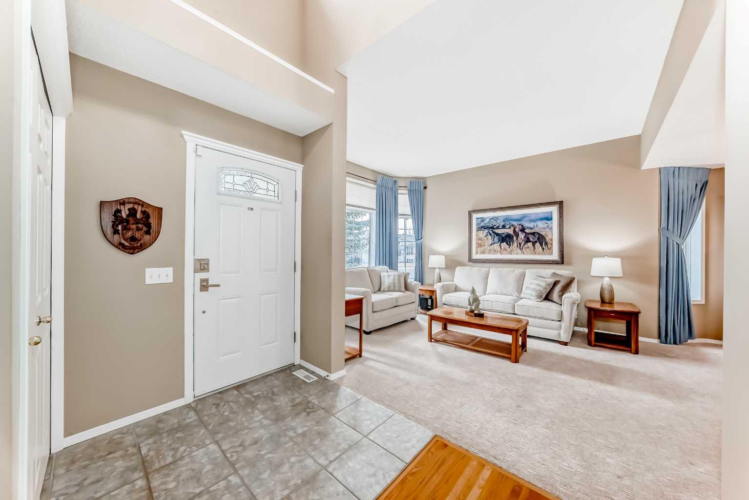 6 Mt Yamnuska Court SE