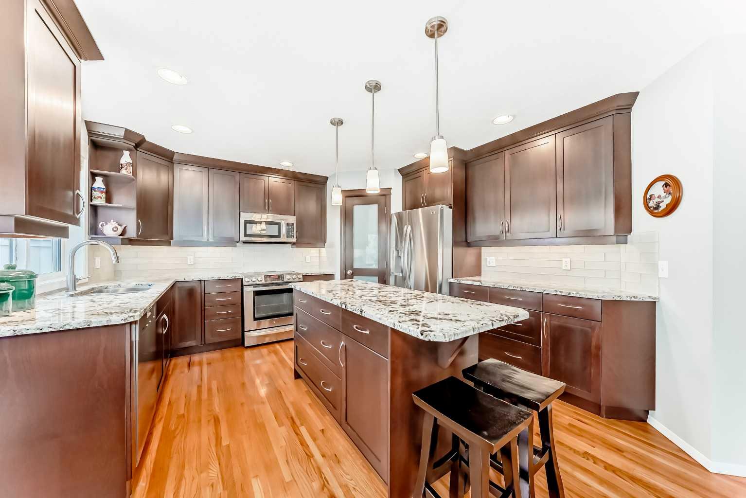 6 Mt Yamnuska Court SE