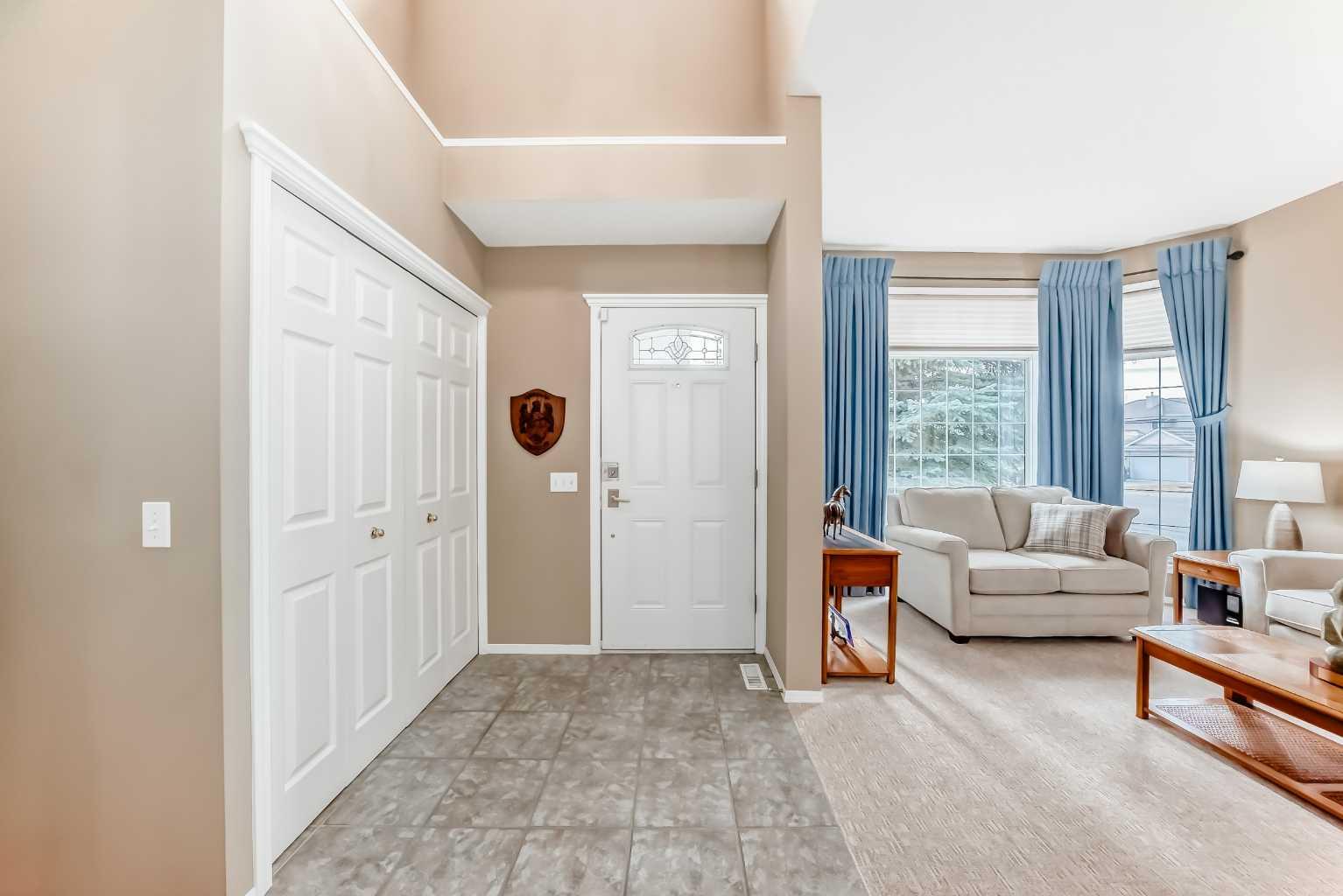 6 Mt Yamnuska Court SE