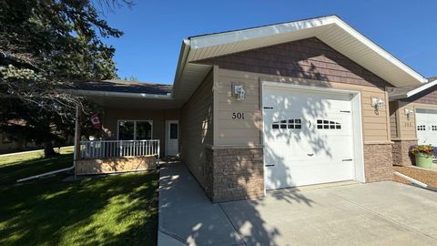 Photo of 501 5 Street W, Hanna, AB T0J 1P0 (MLS # A2295220)