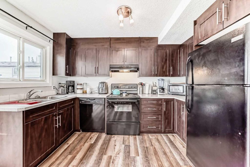 Photo of 1227 137 Avenue SE, Calgary, AB T2J 6N5 (MLS # A2289554)