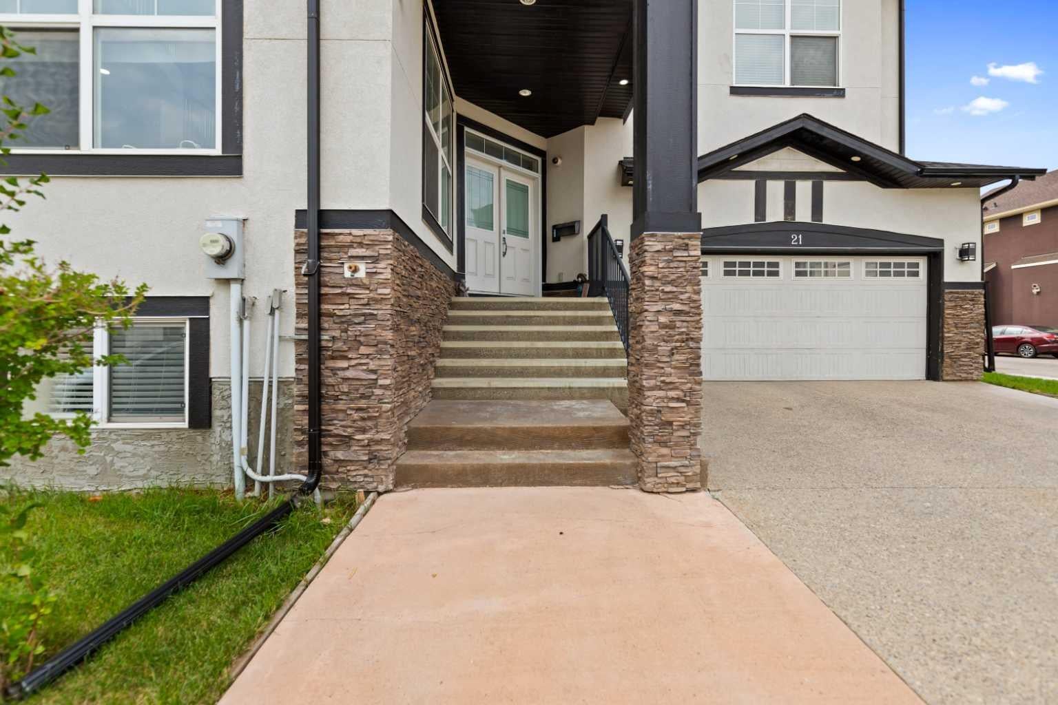 21 Saddlelake Lane NE