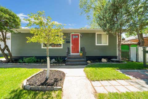 Photo of 683 7 Street SW, Medicine Hat, AB T1A 4K9 (MLS # A2314597)
