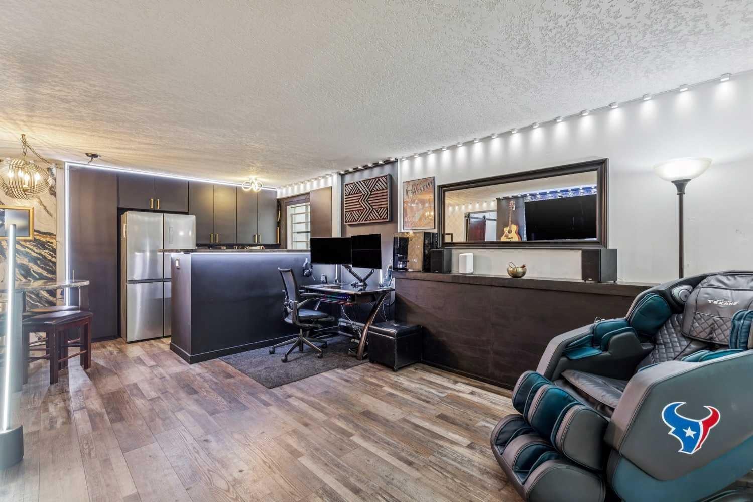 215 25 Avenue SW 101