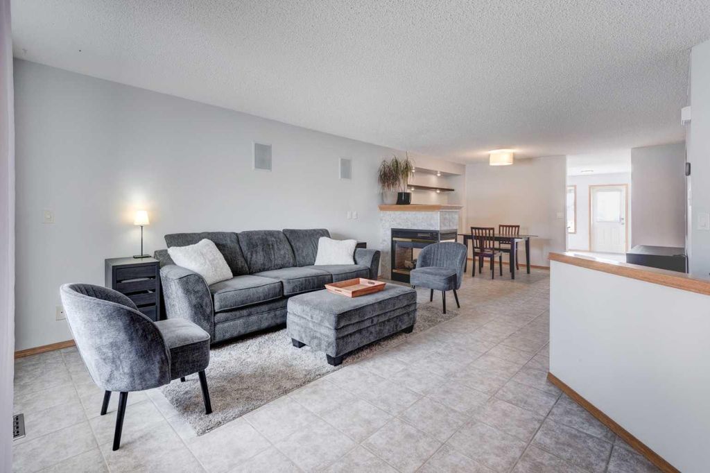 Photo of 44 Somerglen Heath SW, Calgary, AB T2Y 4A3 (MLS # A2299369)