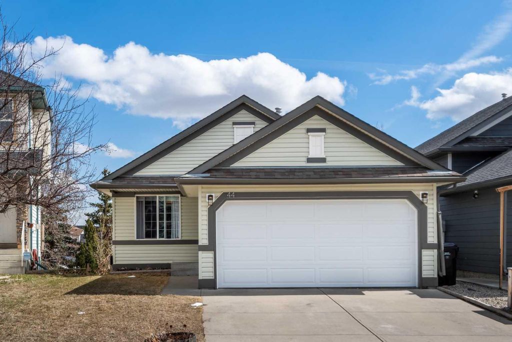 Photo of 44 Somerglen Heath SW, Calgary, AB T2Y 4A3 (MLS # A2299369)
