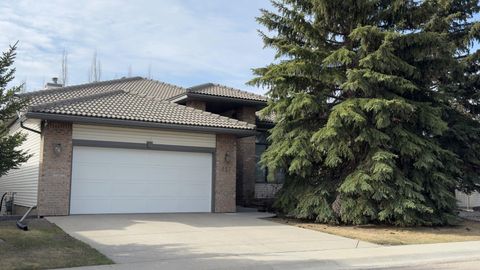 117 Woodpark Close SW Calgary AB T2W 6H1