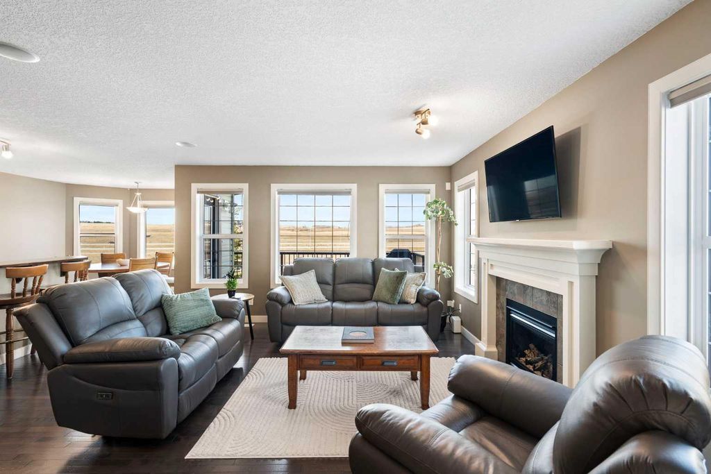 Photo of 5 Bridlecrest Court SW, Calgary, AB T2Y 5J3 (MLS # A2296022)