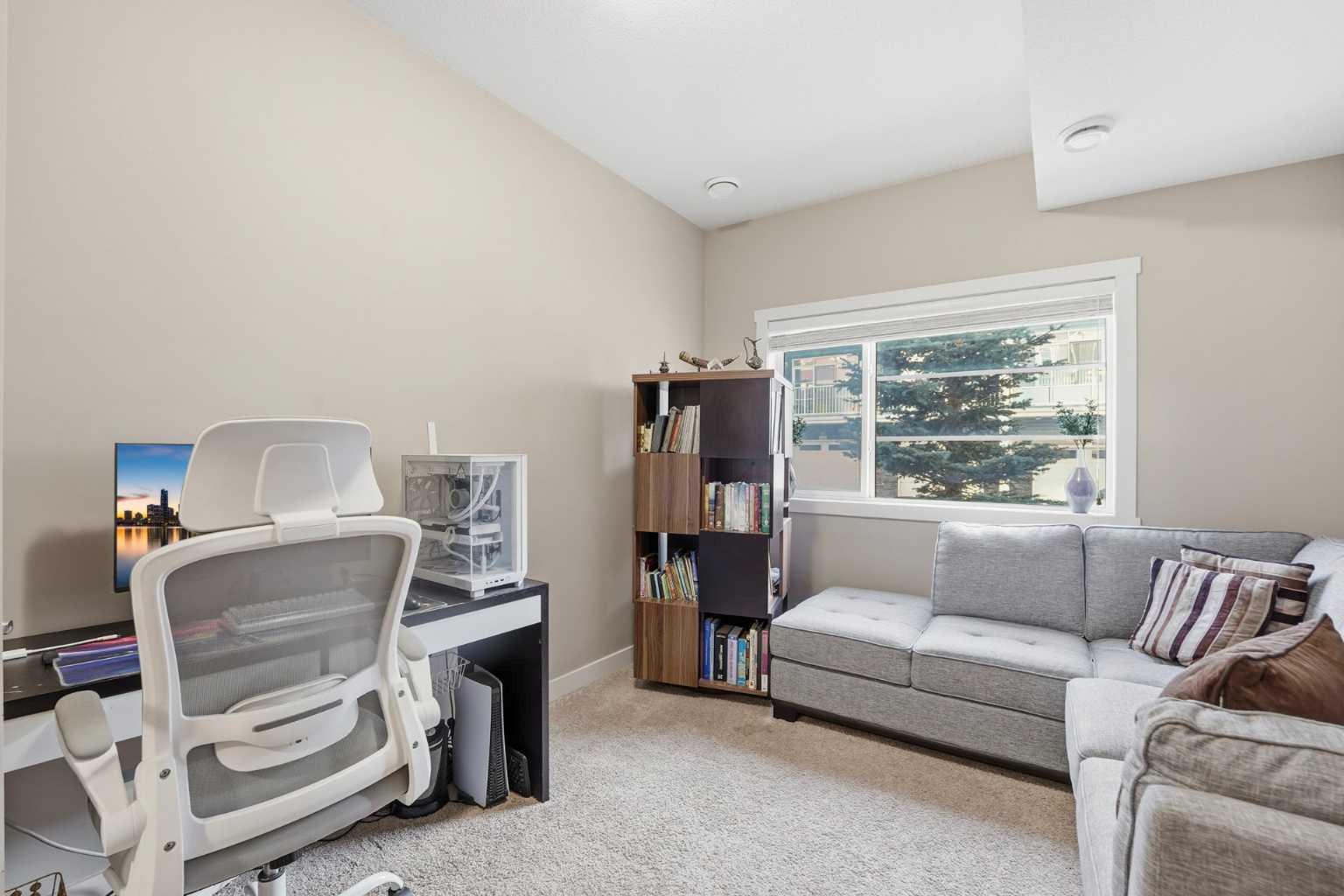 427 Redstone View NE