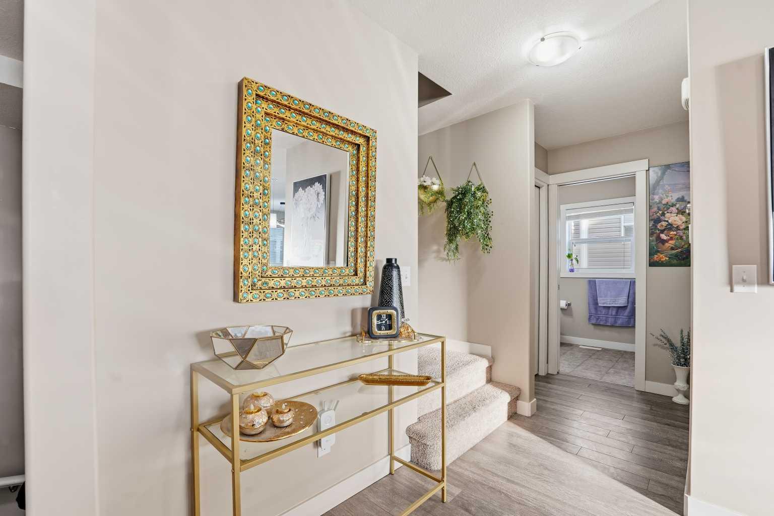 427 Redstone View NE