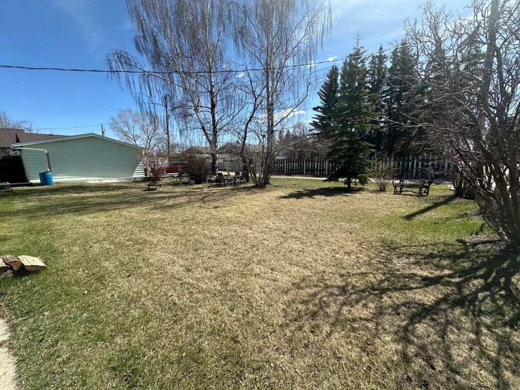 Photo of 1435 22 Avenue, Didsbury, AB T0M 0W0 (MLS # A2307766)