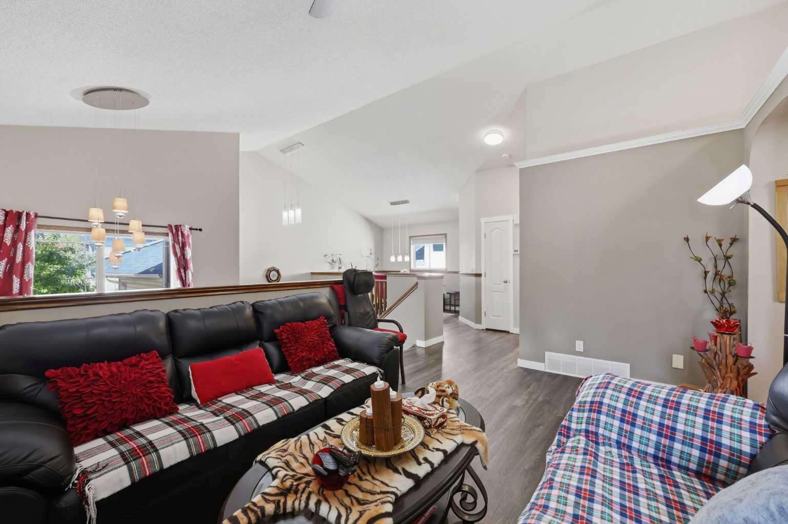 7 Chaparral Road SE