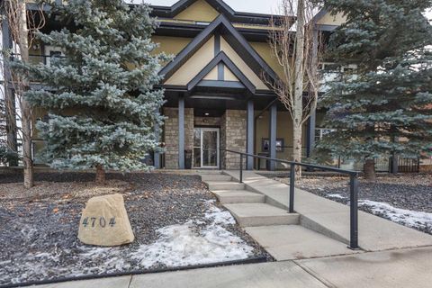 4704 Stanley Road SW 201 Calgary AB T2S 2R2